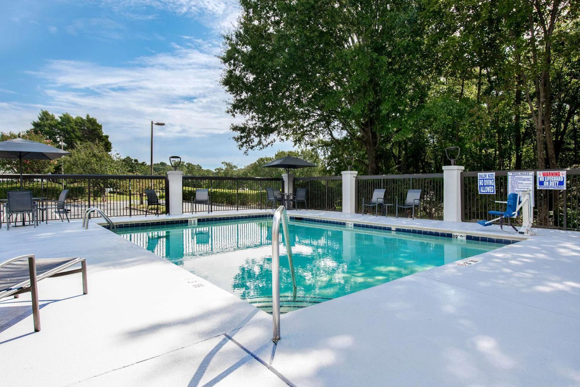 Hampton Inn Charlotte Монро Екстер'єр фото