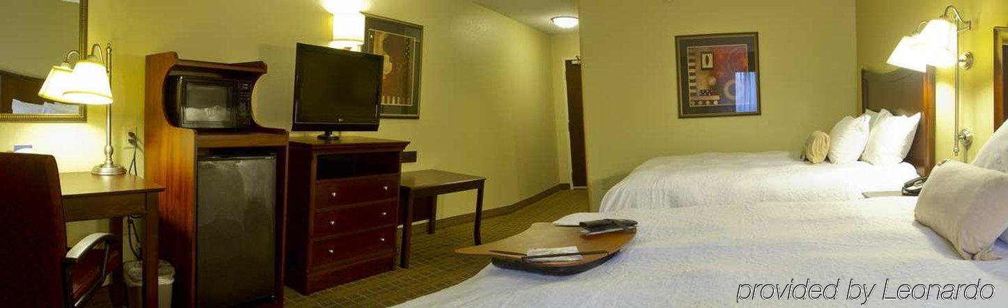 Hampton Inn Charlotte Монро Номер фото