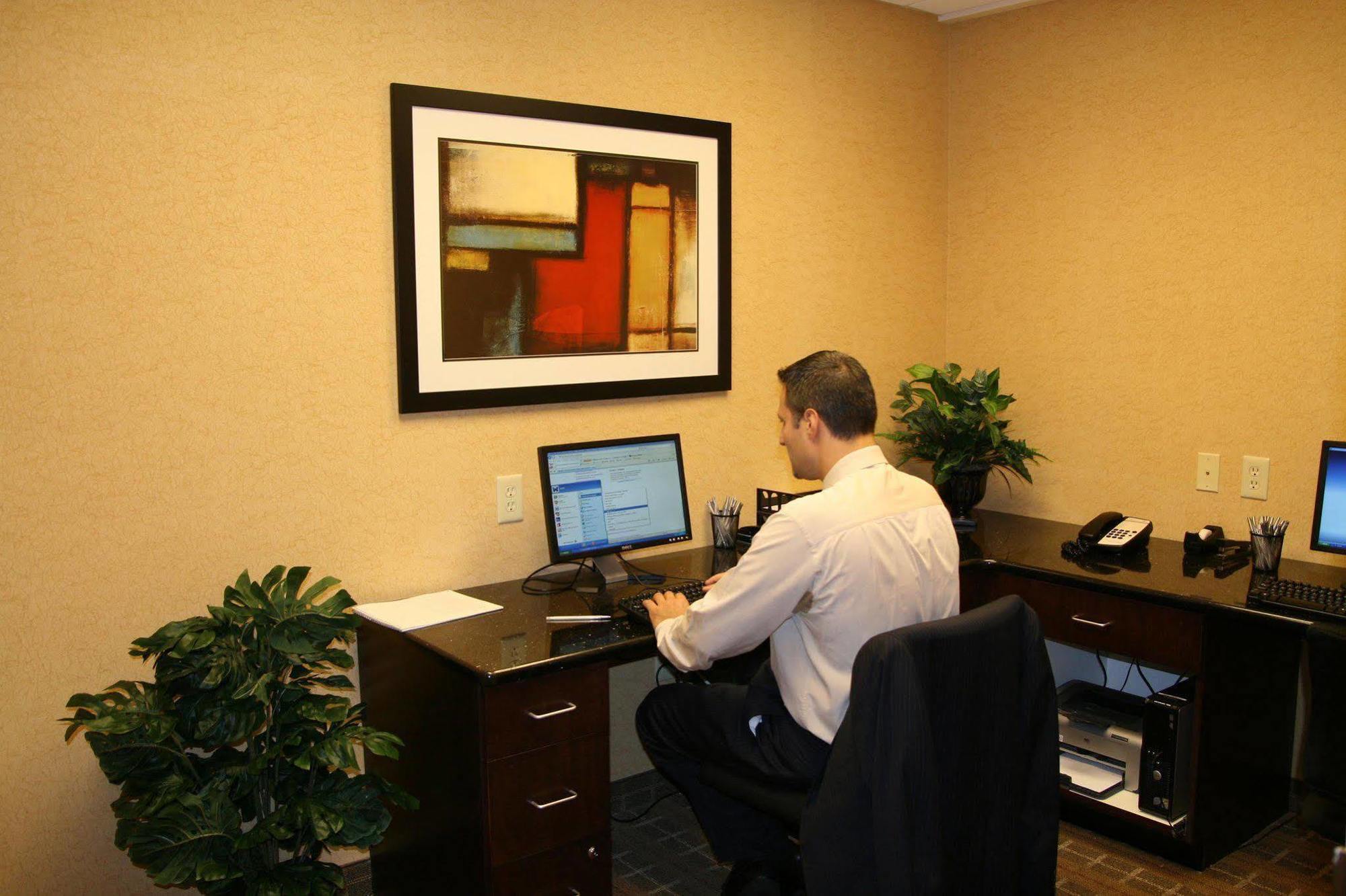 Hampton Inn Charlotte Монро Зручності фото